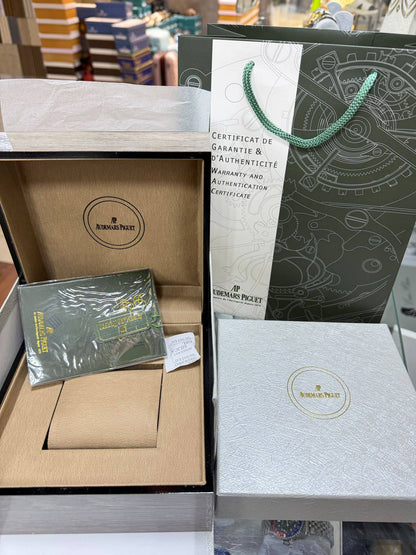 Original box

50 dhs🇦🇪🇦🇪

Zain85
♥️♥️♥️
