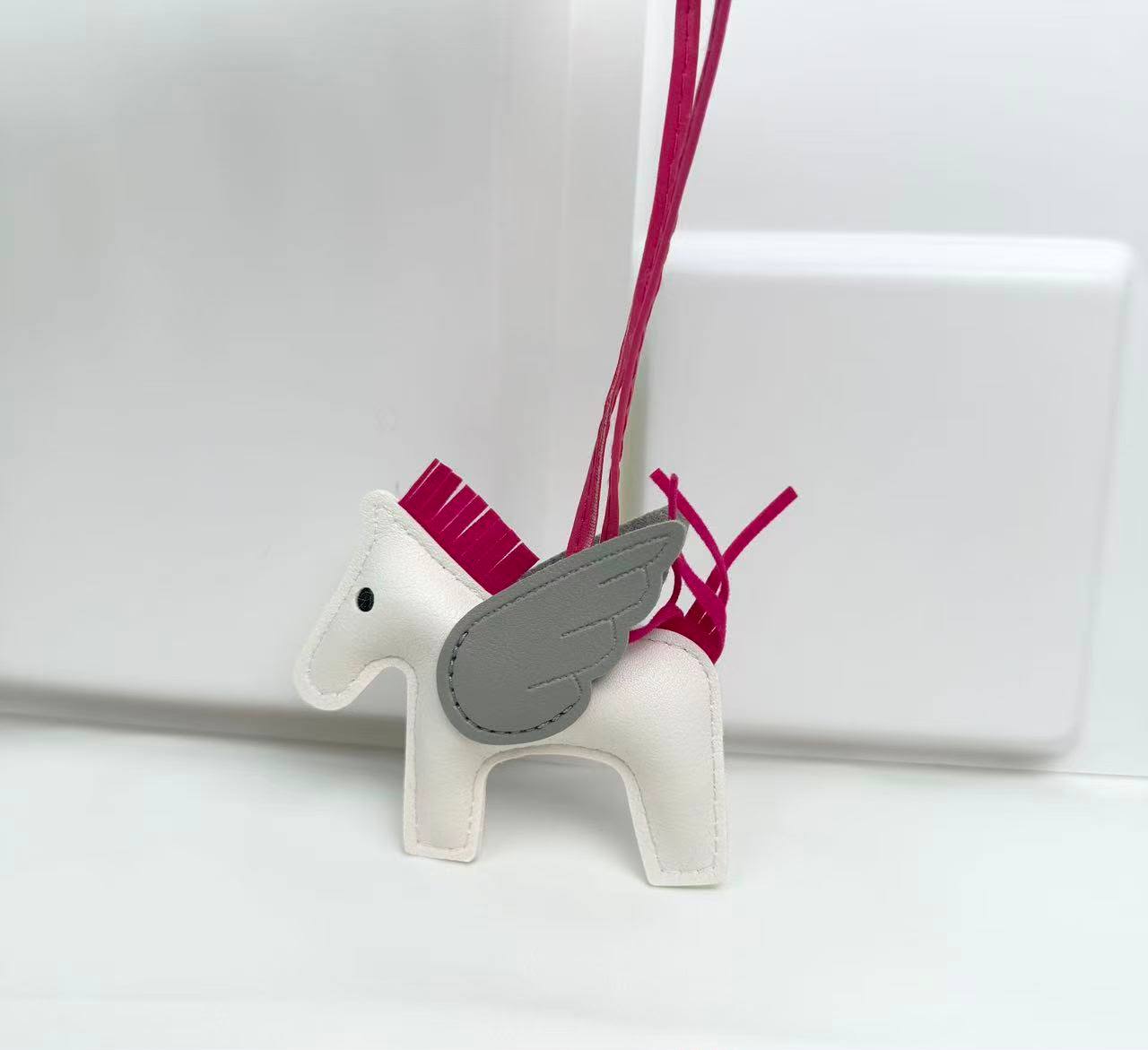 Hermes Horse Bag Charm 🔥
15 dhs✅

Zain243
♥️♥️♥️