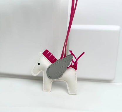Hermes Horse Bag Charm 🔥
15 dhs✅

Zain243
♥️♥️♥️
