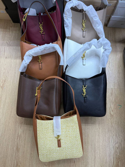 YSL 
NEW ARRIVALS 
20cm 

110 dhs🪙🖤

With BOX
🎁🎁🎁

Zain44
♥️♥️♥️