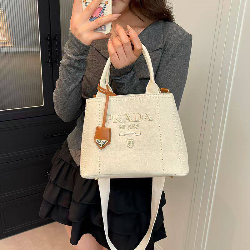 Prada
85 dhs❣️
27/16/13
New

Zain07
♥️♥️♥️