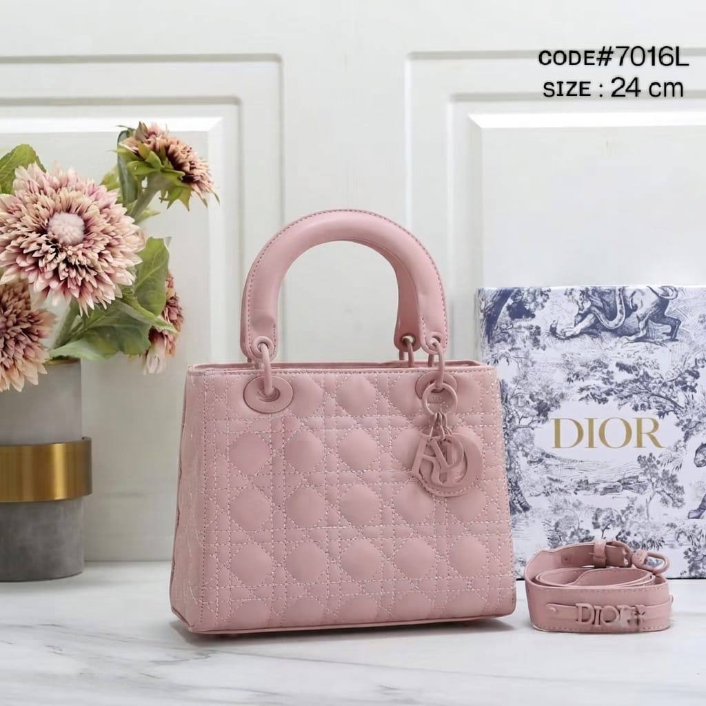 Dior
ᴍᴀᴛᴛᴇ ᴄᴏᴀᴛᴇᴅ ᴄᴏʟᴏʀ
sɪᴢᴇ : 24 cm
ᴡɪᴛʜ BOX

120 dhs✅

Zain31
♥️♥️♥️