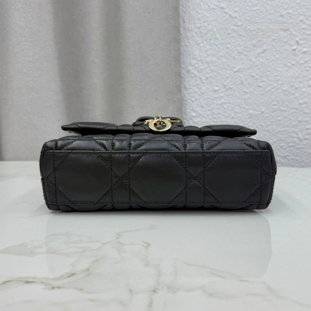 DIOR NEW CAME HIGH QUALITY WITH BOX  
120 dhs🇦🇪🇦🇪

Zain295
♥️♥️♥️