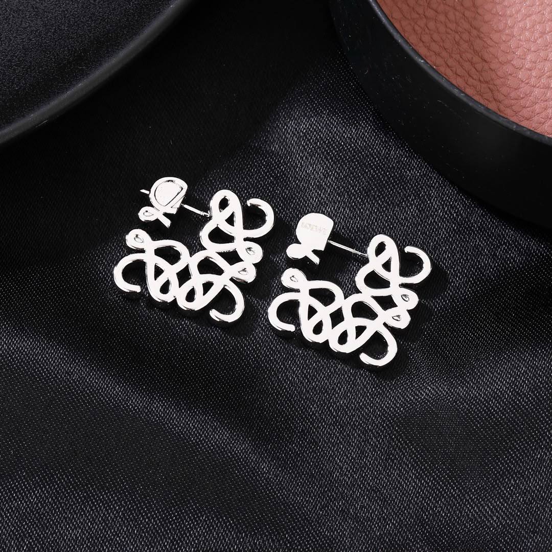 *LOEWE❤️‍🔥*
Earring 🦋
Master quality 💯
With normal boxes 🗃️ 
55 dhs🇦🇪🇦🇪🇦🇪


With master box 📦 
70 dhs🇦🇪🇦🇪🇦🇪


Zain216
♥️♥️♥️