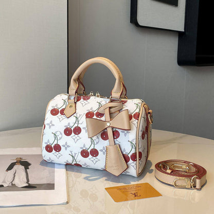 LV
110 dhs🌺
with box 📦 
Size. 20 cm 

Zain175
♥️♥️♥️