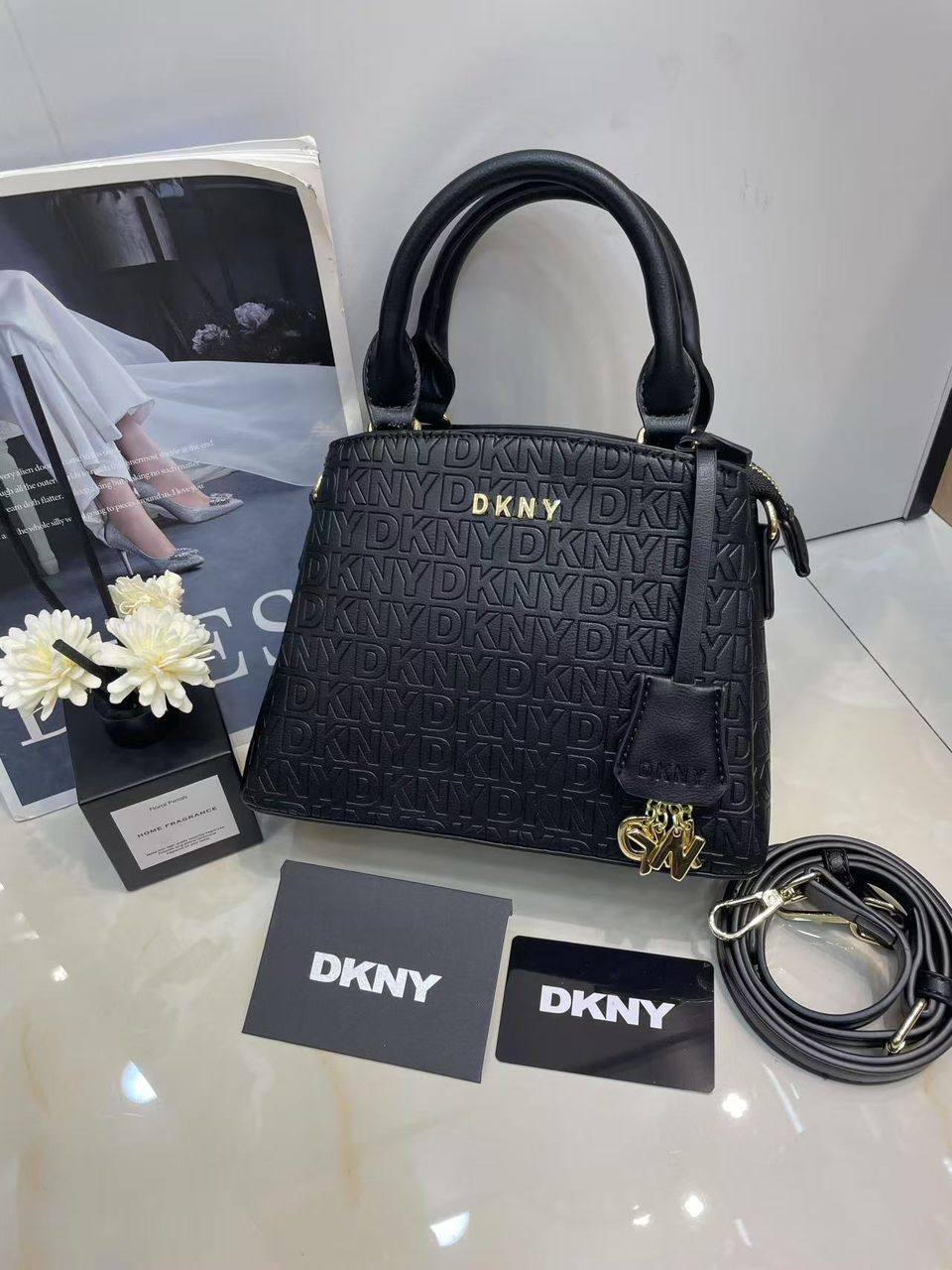 DKNY
100 dhs✅

size：22cm
Good-quality 

with box
🎁🎁🎁

Zain35
♥️♥️♥️