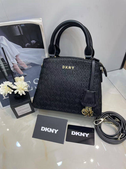 DKNY
100 dhs✅

size：22cm
Good-quality 

with box
🎁🎁🎁

Zain35
♥️♥️♥️