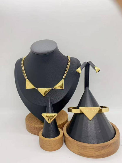 Accessories Set
50 dhs🪙🌨️

Zain45
♥️♥️♥️