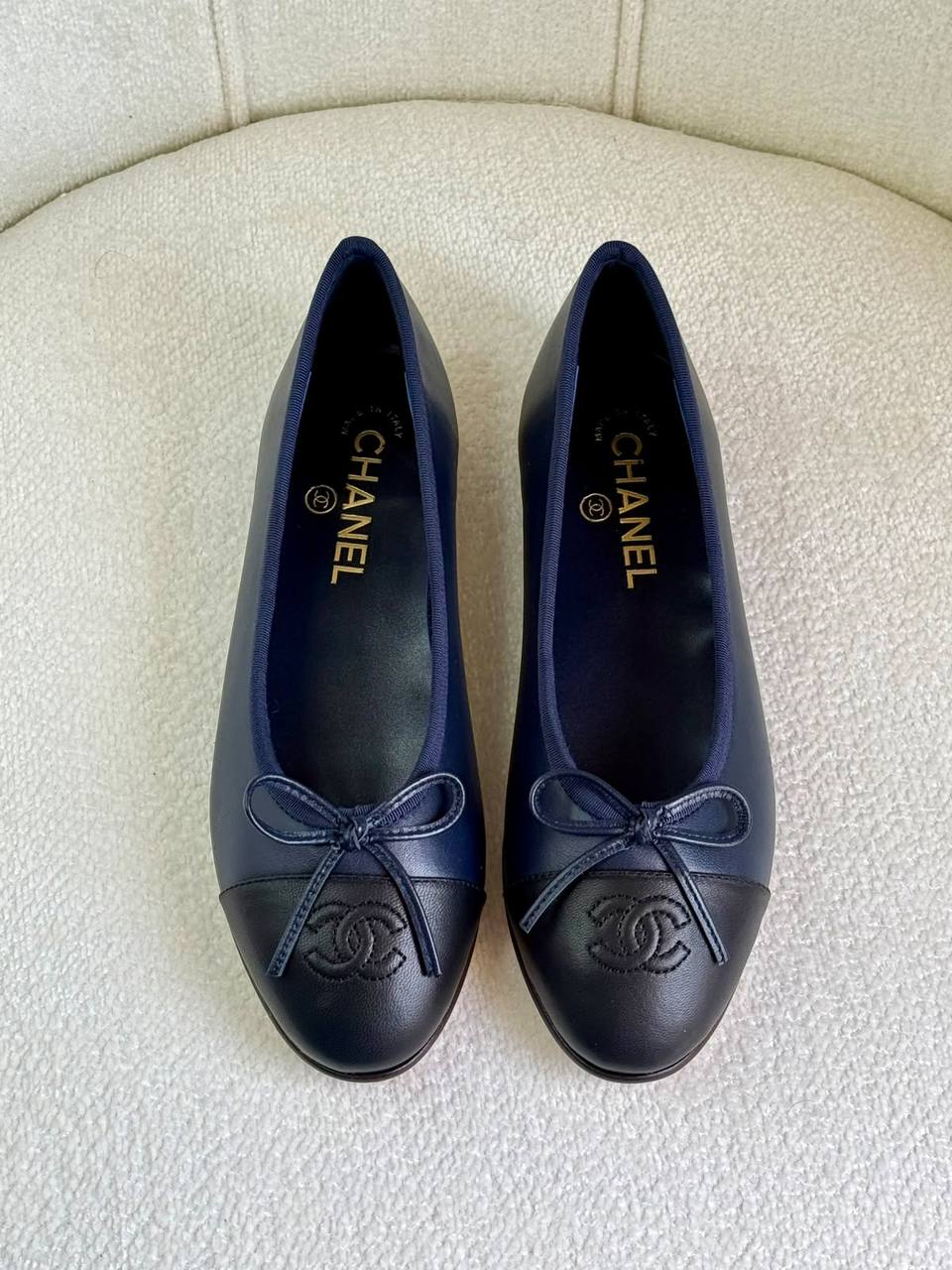 chanel

 Super AAA + Quality 💯 

With original packing🎁🎁
 SIZE:36and42

Available now 
430 dhs🇦🇪🇦🇪

Zain309
♥️♥️♥️