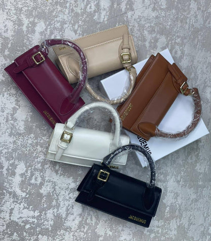 Jacquemus
95 dhs✅

with box
🎁🎁🎁

Zain175
♥️♥️♥️