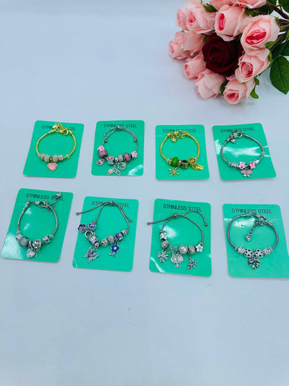 PANDORA ❤️‍🔥*
Bracelet 🐦‍🔥
Stainless steel 💯
good quality 💯
With black boxes 🗃️ 
20 dhs✅

Zain216
♥️♥️♥️