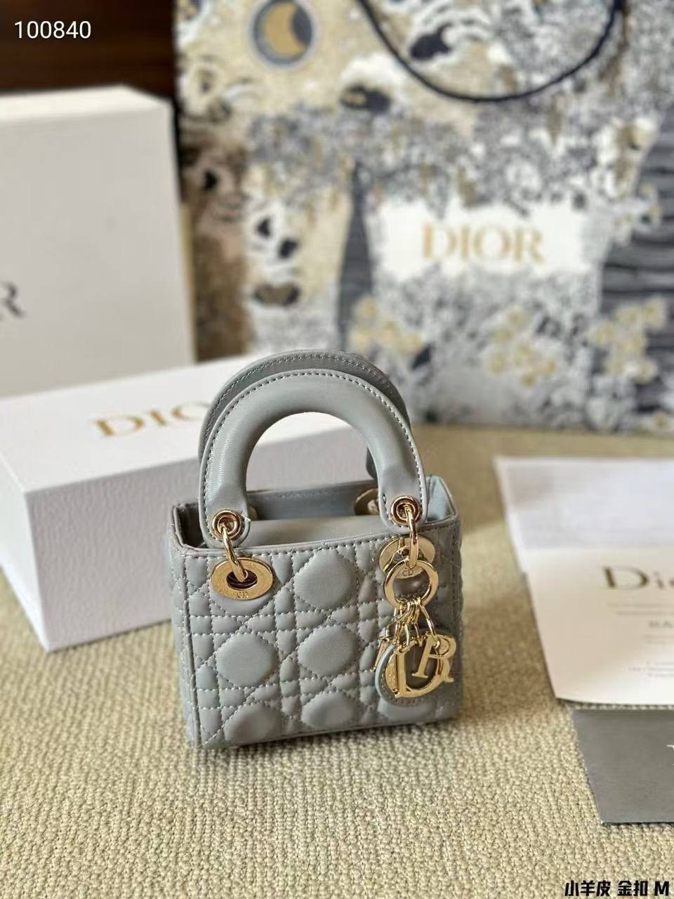 DIOR MICRO BAG 
Master✅✅
13CM 
230 dhs🇦🇪🇦🇪
WITH BOX 

Zain131
♥️♥️♥️