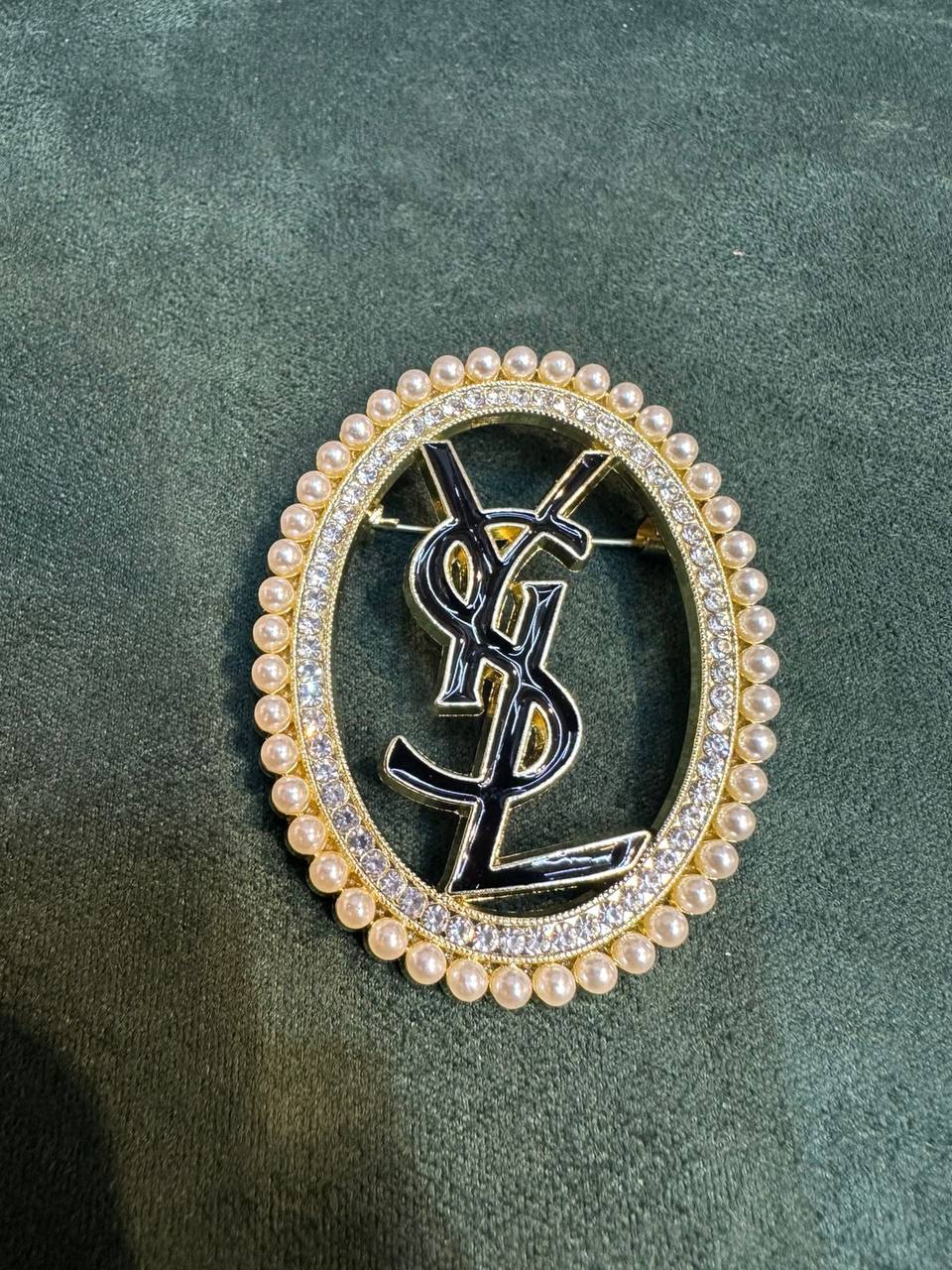 New arrival branded Brooches 

30 dhs🪙🌨️
40 dhs🪙🌨️

pc with branded box and paper bag🎁🎁🎁

Zain243
♥️♥️♥️