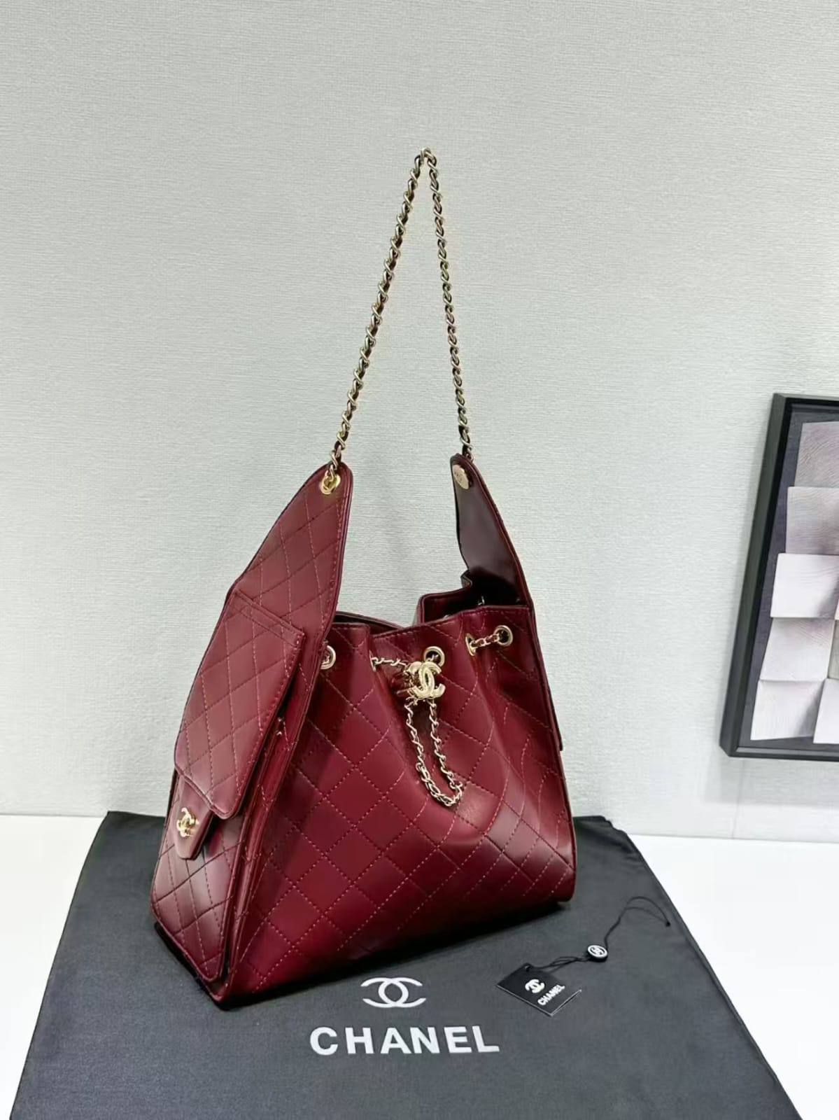 Chanel
New arrived 
110 dhs🪙🌨️
Size 30cm

Zain200
♥️♥️♥️