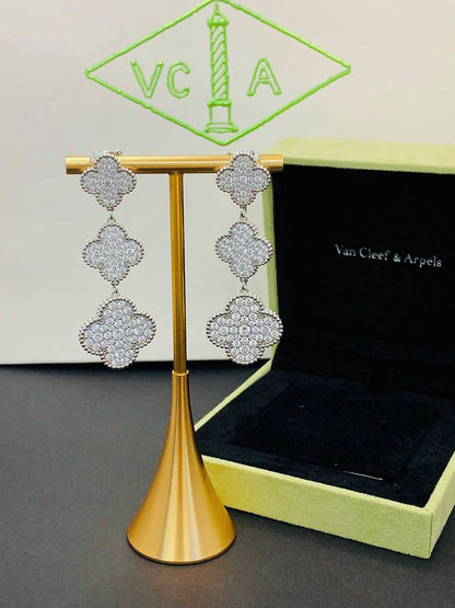 VCA EARRING
MASTER💫✨
3 Flower
90 DHS✅
 WITH  BOX AND PAPER BAG🛍️🎁

Zain89
♥️♥️♥️