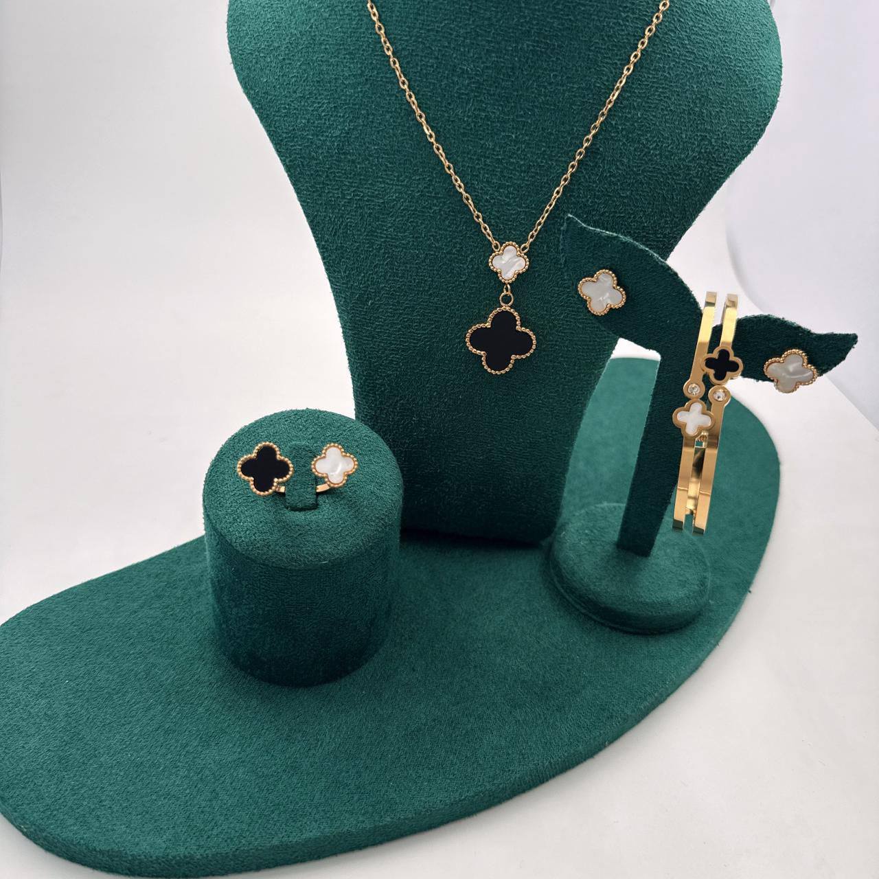 one Set Accessories
50 dhs🇦🇪

Zain45
♥️♥️♥️
