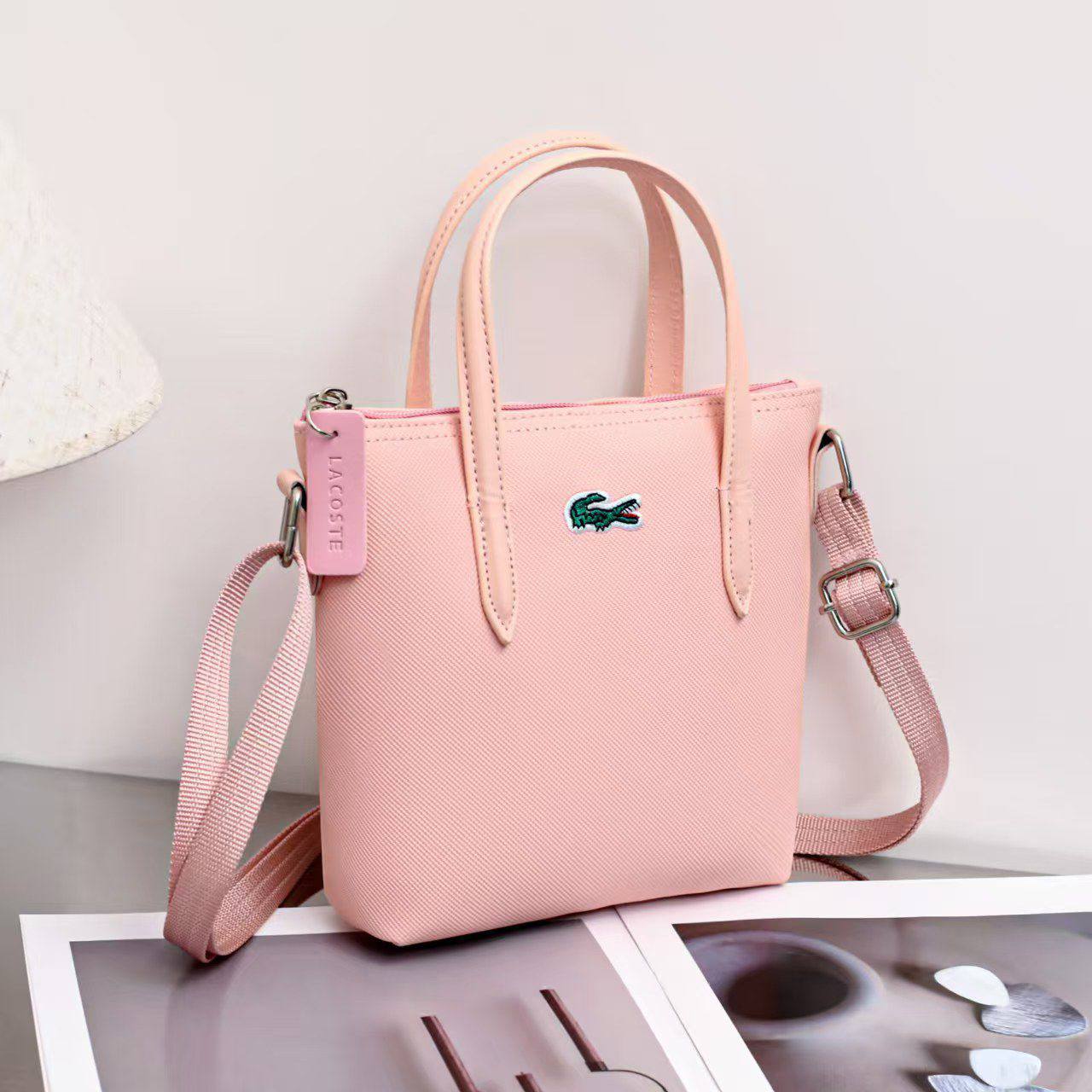 LACOST BAG
GOOD QUALITY
40 dhs✅

Zain40
♥️♥️♥️