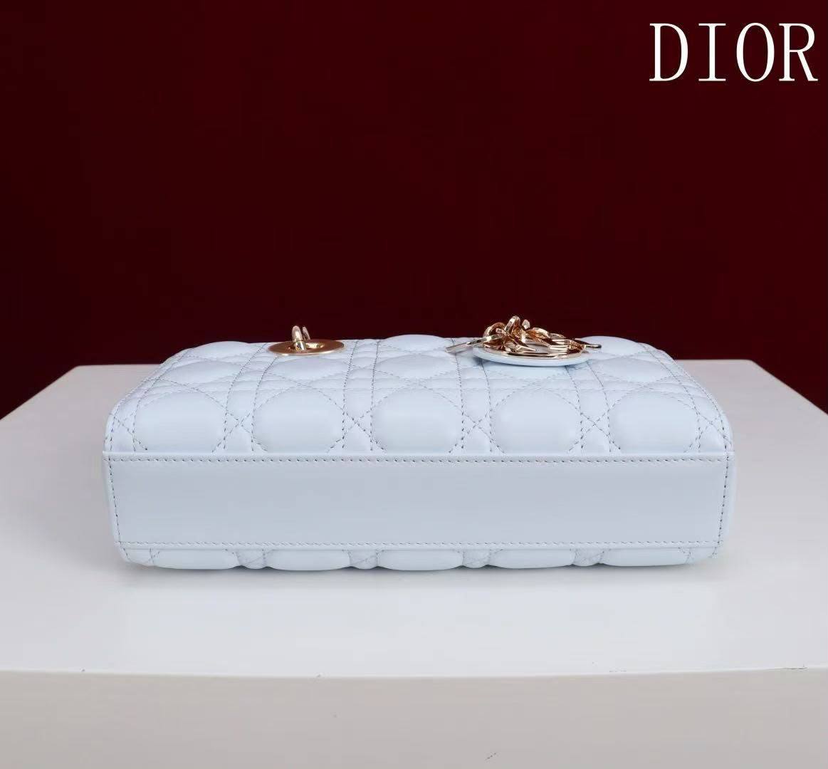 Dior D-joy✅
*Size 22 cm*
For Price 👇 WhatsApp✅
0568585901 
0507557372
0552275751 Owner Zain 👌

Zain274
♥️♥️♥️