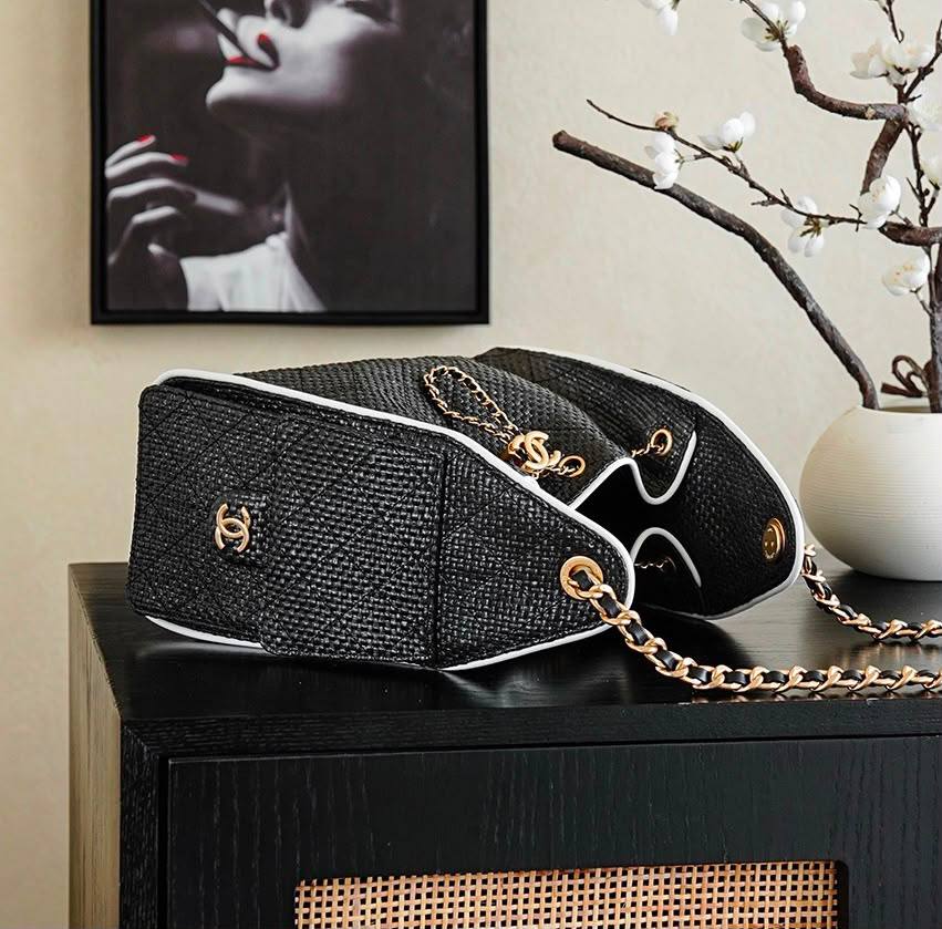 CHANEL 

RESTOCK 
HIGH QUALITY 

BIG SIZE 
125 dhs🇦🇪🇦🇪

25cm

Zain295
Zain39
♥️♥️♥️
