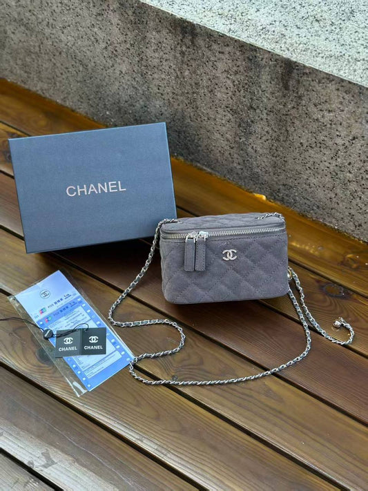 Chanel
good quality
withbox 
🎁🎁🎁

100 dhs🪙🖤

Zain143
♥️♥️♥️