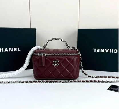 Chanel

100 dhs
With box

Zain143
♥️♥️♥️