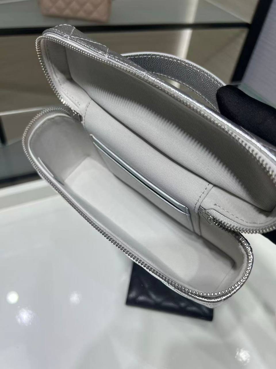 Chanel Classic Vanity 

With Chain✅ 

Size 19 cm
For Price 👇 WhatsApp✅
0568585901 
0507557372
0552275751 Owner Zain 👌

Zain274
♥️♥️♥️