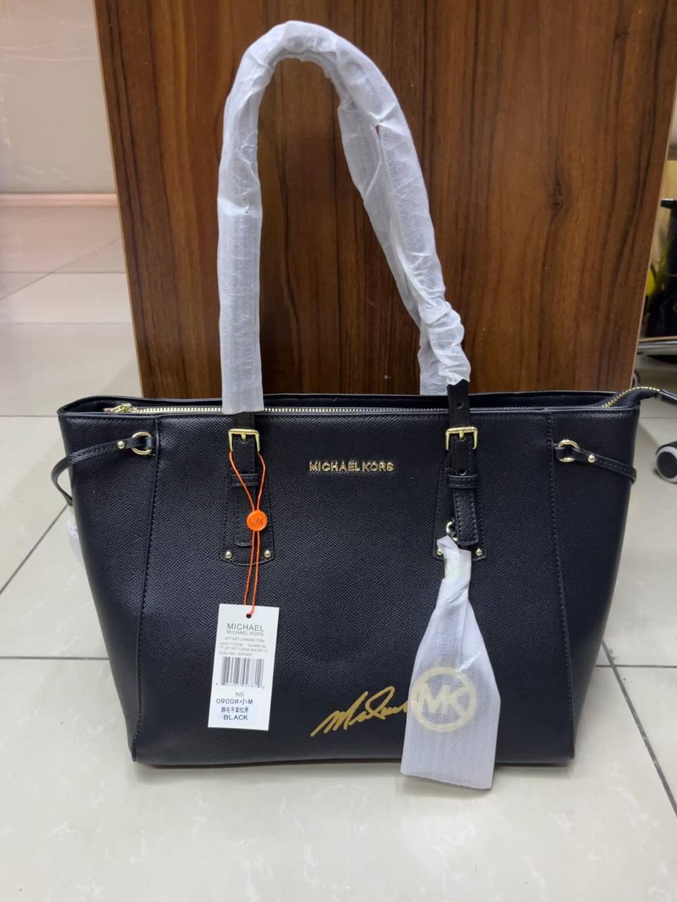 MK
90 dhs✅
size 32×14×27cm

Zain213
♥️♥️♥️