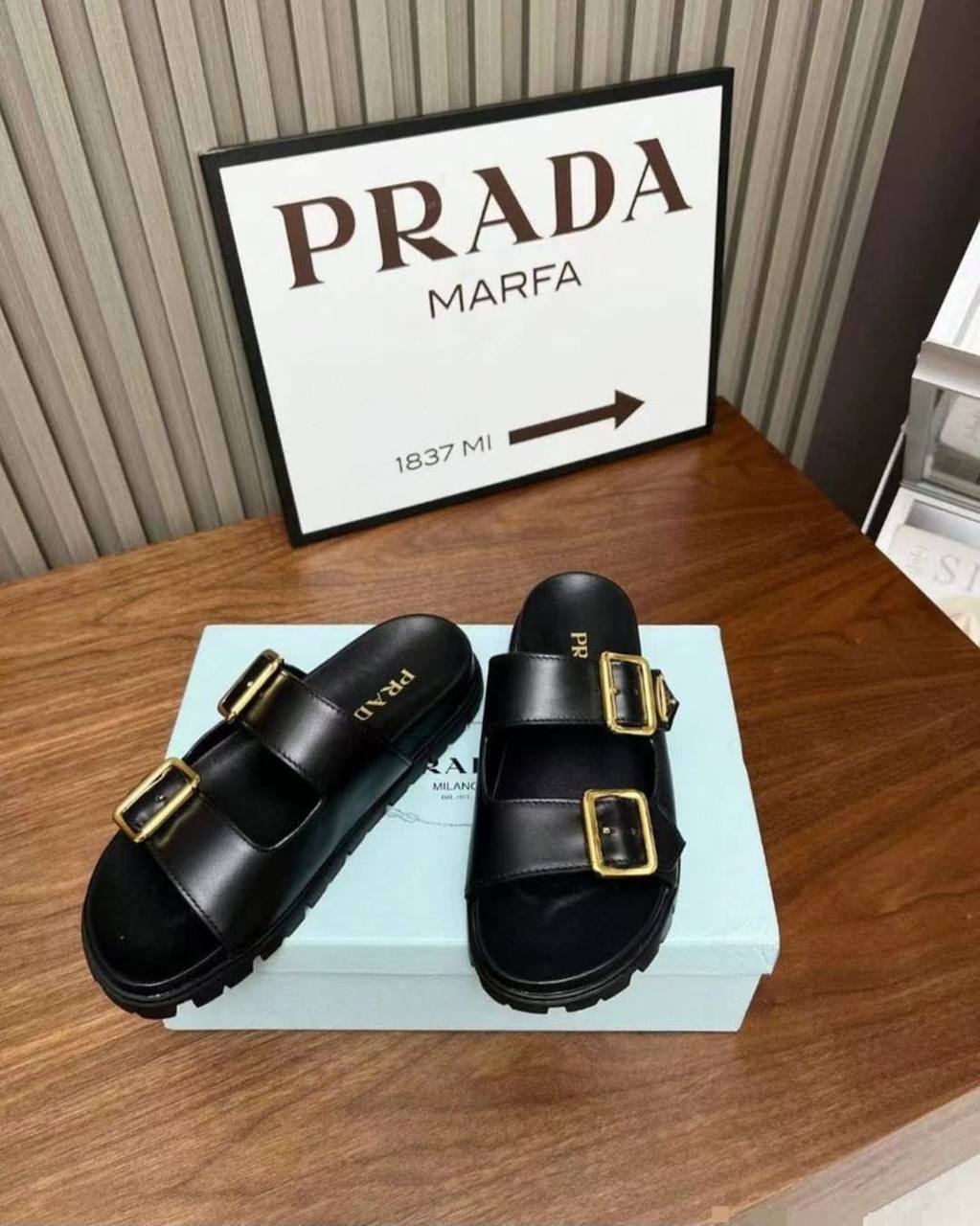 PRADA 
☘️ *SIZE  36  to 41 ☘️                                                                                                       
180 dhs💓

Zain224
♥️♥️♥️