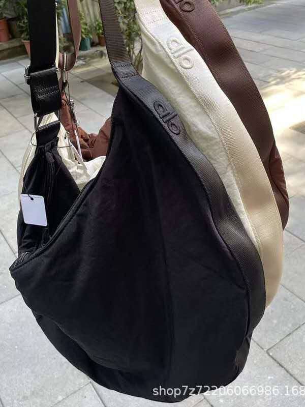 OFFER 
ALO BAG 🥰
GOOD QUALITY
55 dhs✅

Zain40
♥️♥️♥️