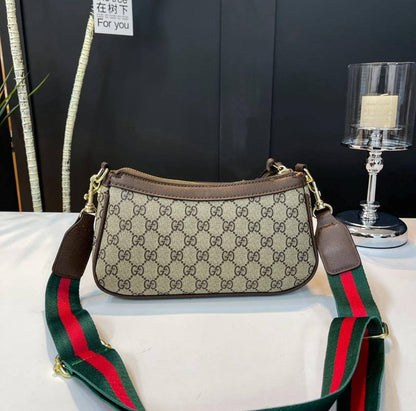 GUCCI 
NEW CAME GOOD QUALITY 
WITH BOX 
🎁🎁🎁

90 dhs❣️
SIZE: 25cm

Zain39
♥️♥️♥️