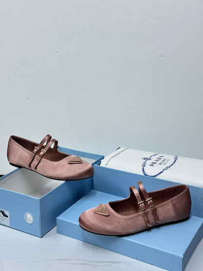 Prada 
New arrived 
Size 36 to 41
105 dhs💓

Zain21
♥️♥️♥️
