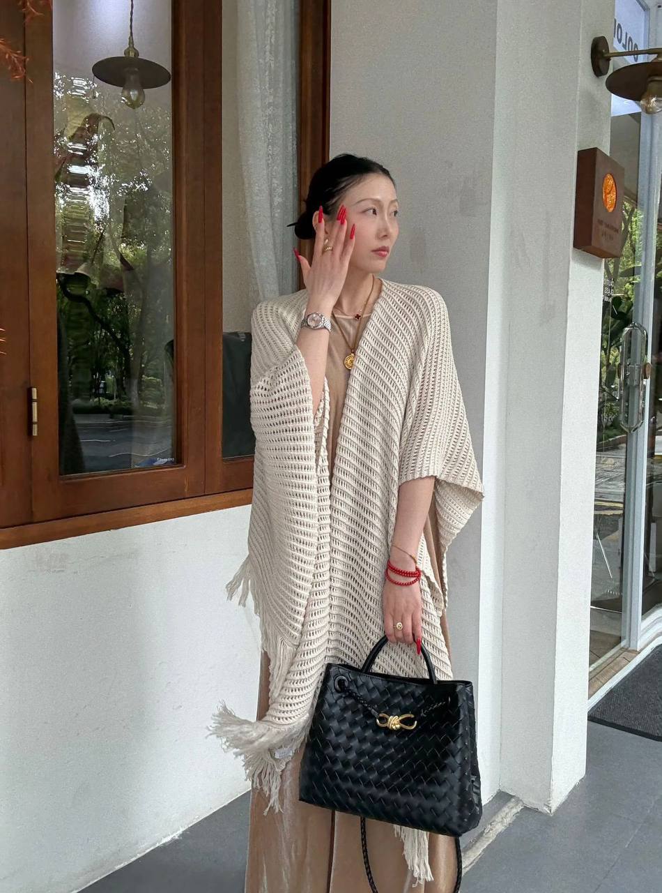 BOTTEGA 

NEW CAME 

HIGH QUALITY 

120  DHS……
32cm

Zain39
♥️♥️♥️
