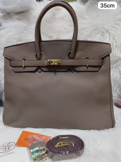 Offer sale

Hermes Birkin
First quality

Size : 35 ~ 30 *25  cm
85 dhs🇦🇪🇦🇪

Zain115
♥️♥️♥️