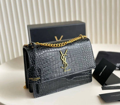 YSL
110 dhs❣️
SIZE：24cm
Good quality 

with box
🎁🎁🎁

Zain35
♥️♥️♥️