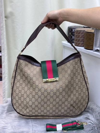 GUCCI
SIZE  ……… 40CM 🥰
90 dhs🌺

Zain244
♥️♥️♥️
