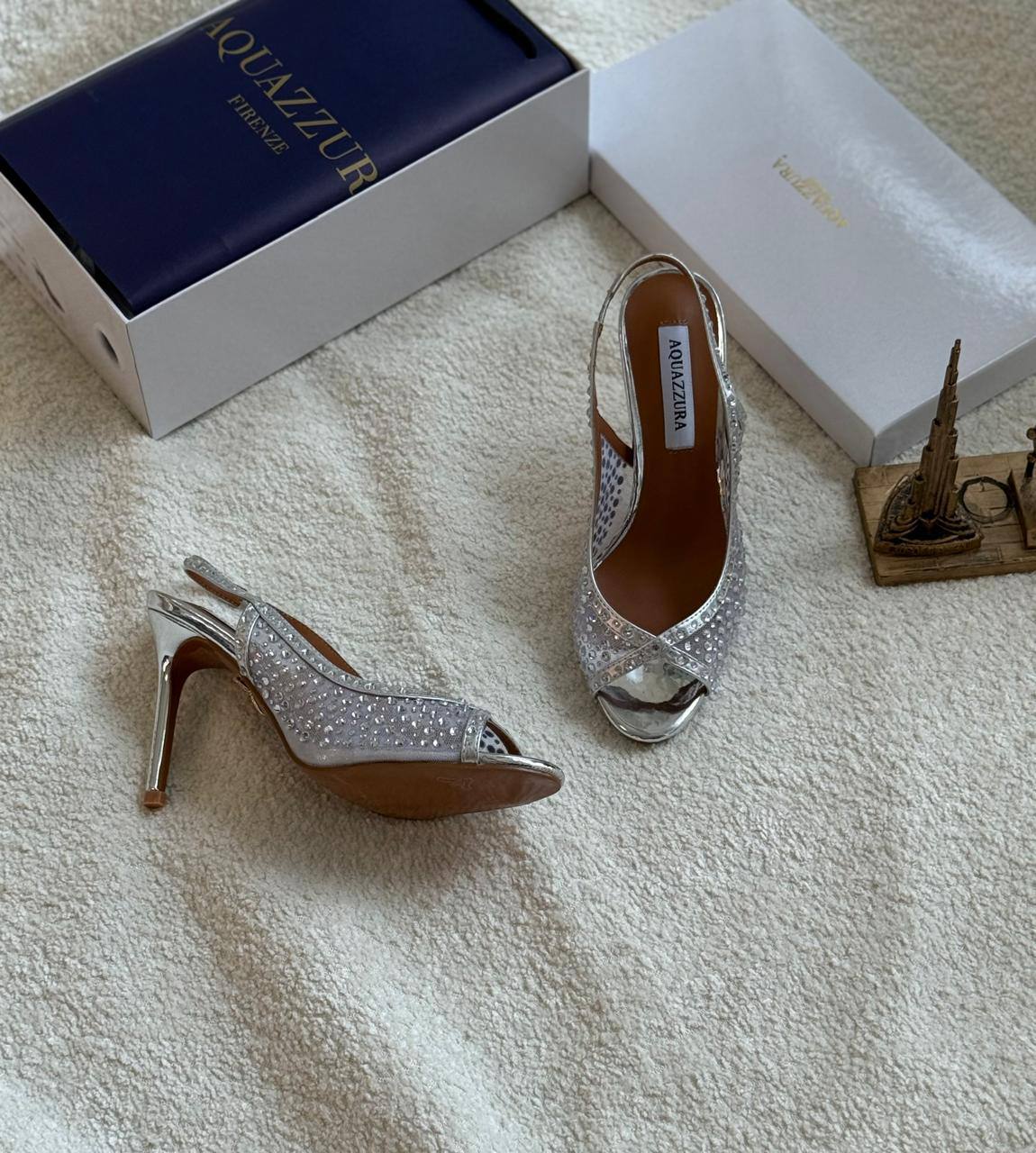 New. Aquazzura heel 

  Size  .  36.  to 41

120 dhs❣️

Zain80
♥️♥️♥️