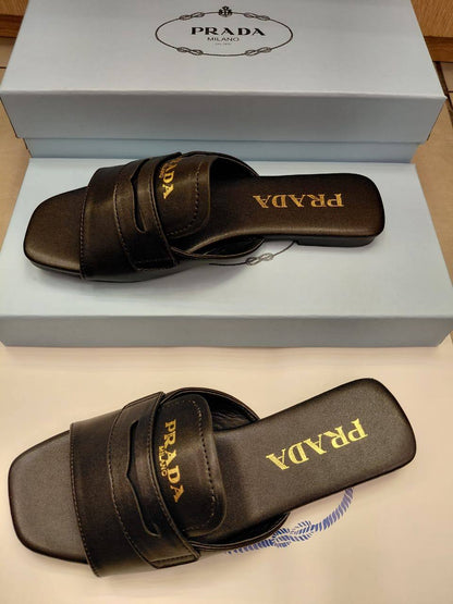 Prada Slipper
Size 36 To 41
95 dhs🇦🇪🇦🇪

Zain16
♥️♥️♥️