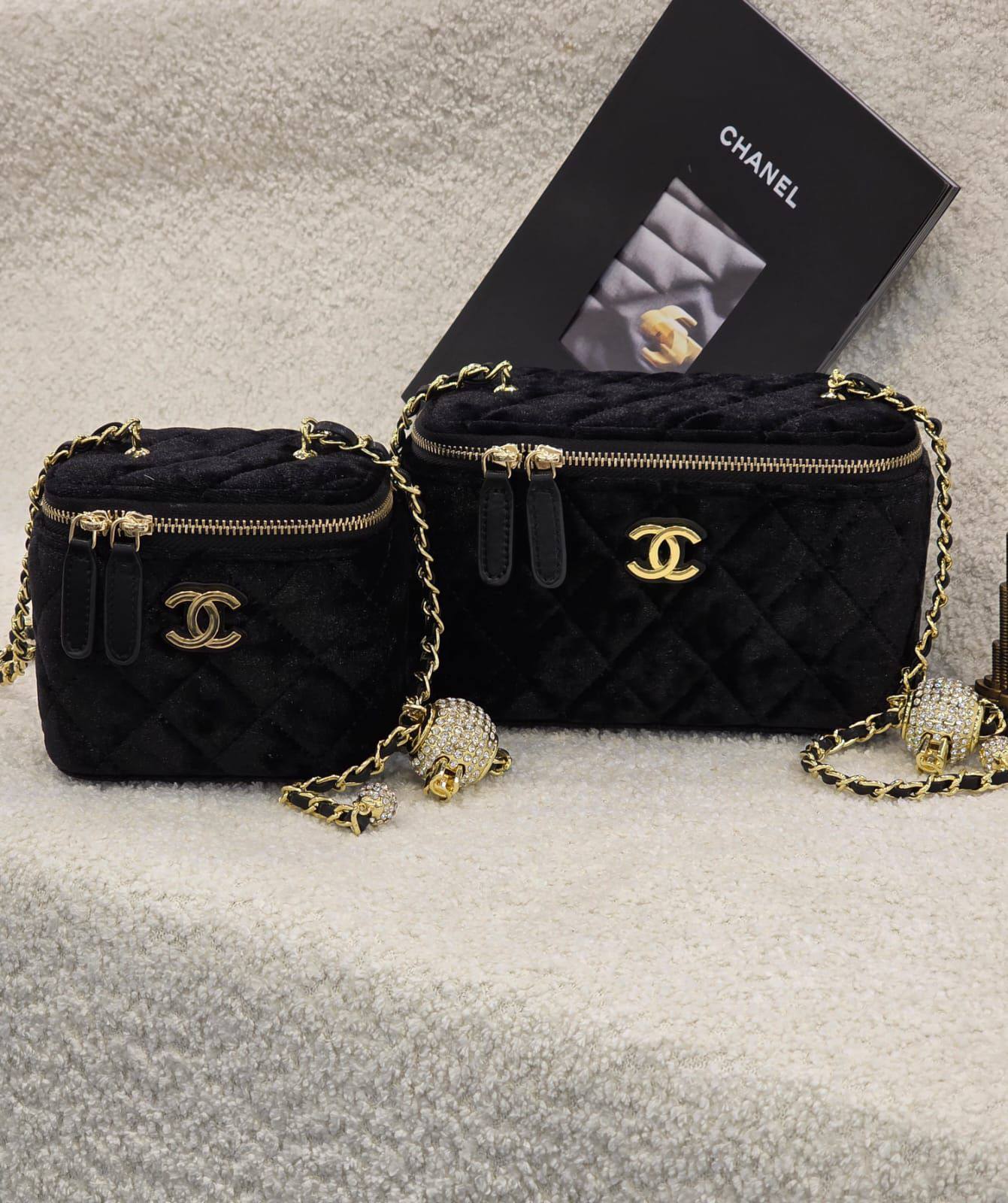 Chanel Vanity 
Master
    17Cm  220 dhs❣️
    Micro   210 dhs❣️
💼 Good Quality 💼

Zain131
♥️♥️♥️