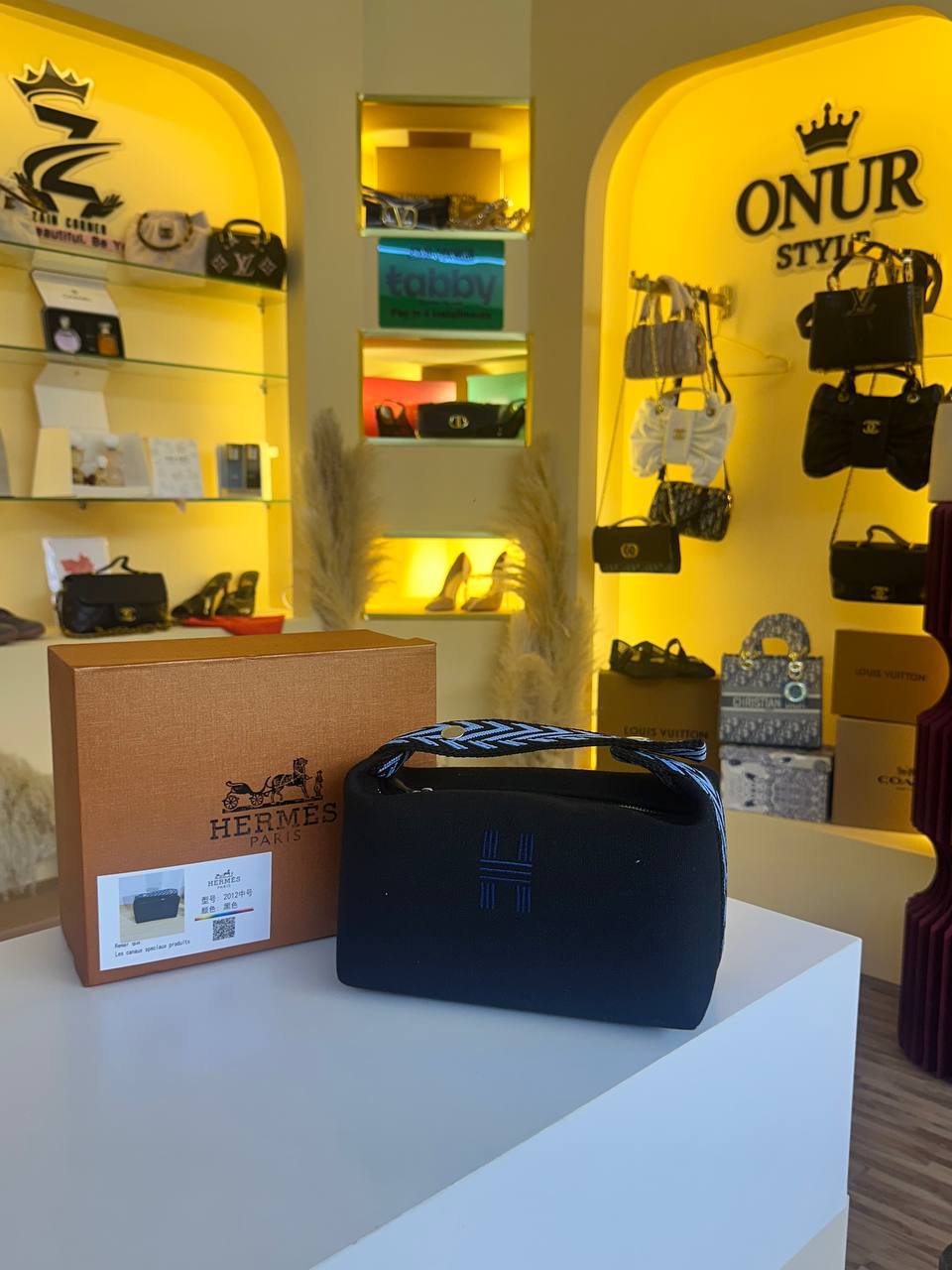 Hermes 

105 dhs🇦🇪🇦🇪

with box

Zain235

اطلبوها من الوتس المثبت في الأعلى👆🏻👆🏻

تواصلو معنا 👈🏻 Zain 
For order WhatsApp pinned 👆🏻

♥️♥️♥️