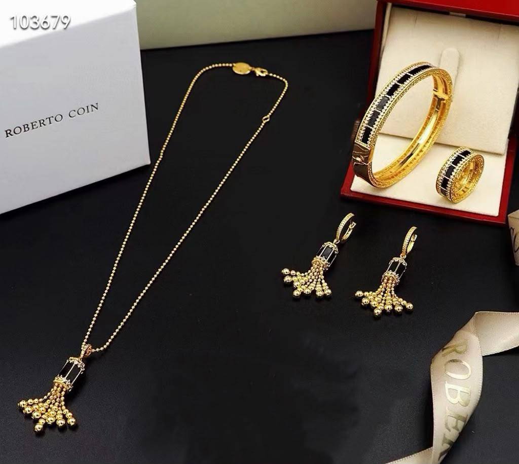 ROBERTO COIN 
Necklace 😍
Earring 🔥
Bangle 🦋
Ring 💍 6,7,8,9
Master quality ✨
With normal boxes 📦 
305 dhs🇦🇪🇦🇪


With master box 🗃️ 
365 dhs🇦🇪🇦🇪

Zain216
♥️♥️♥️