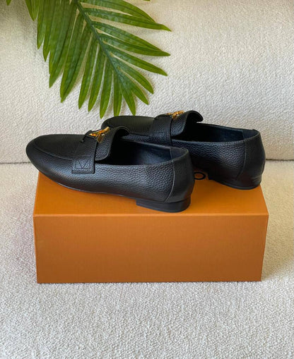 LOUIS VIITTON
SuperMaster Quality 💯
450 dhs🪙🌨️
Size: 36-41💥

Zain171
♥️♥️♥️