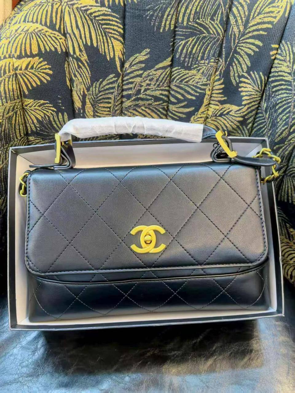 🍁 Chanel 25A
1⃣️ First quality +🎁
Size : 29 * 18 * 8 cm
85 dhs✅
with box🎁

Zain1-5
♥️♥️♥️