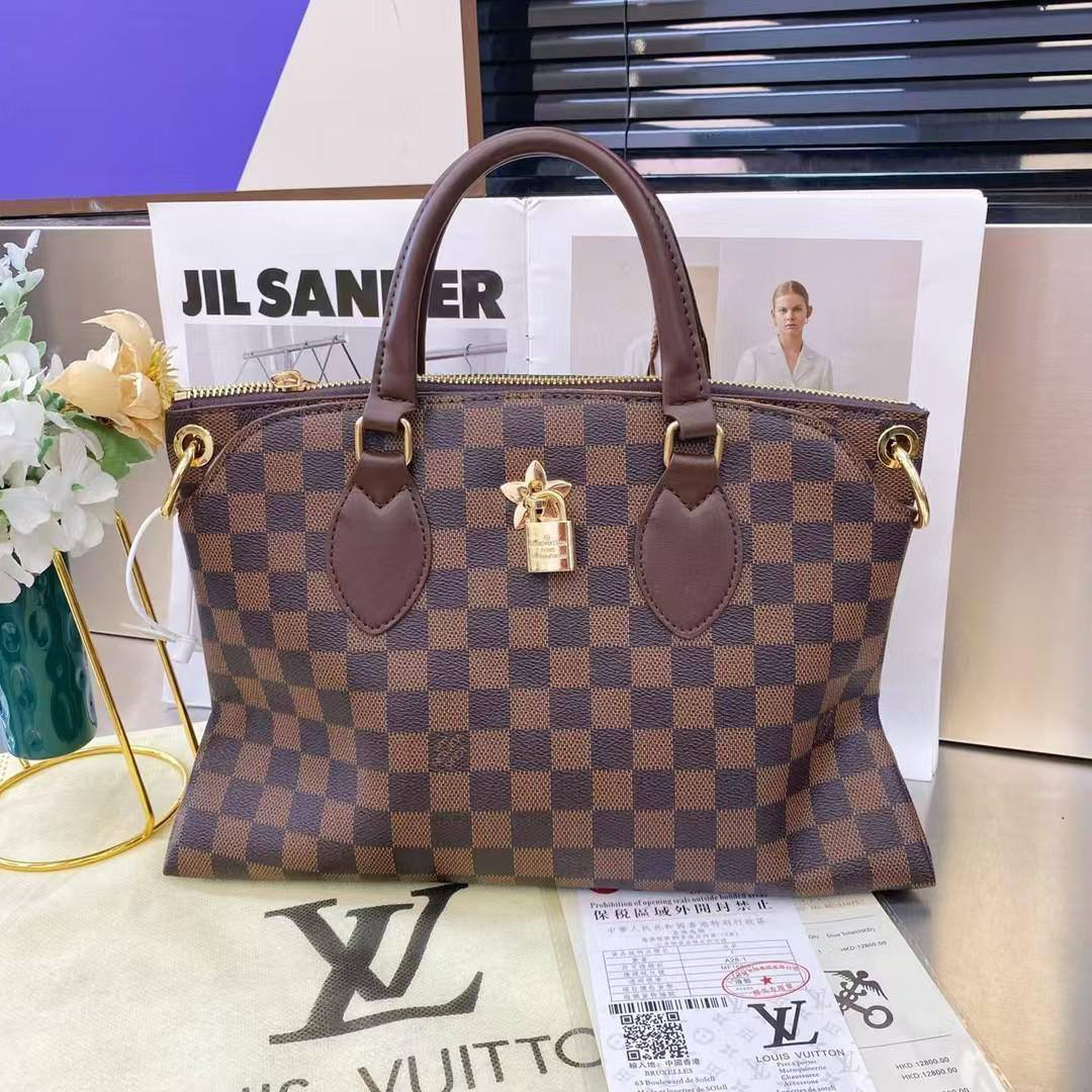 LV
30*21*10 cm
65 dhs🪙🌨️

Zain17
♥️♥️♥️