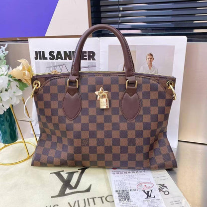 LV
30*21*10 cm
65 dhs🪙🌨️

Zain17
♥️♥️♥️