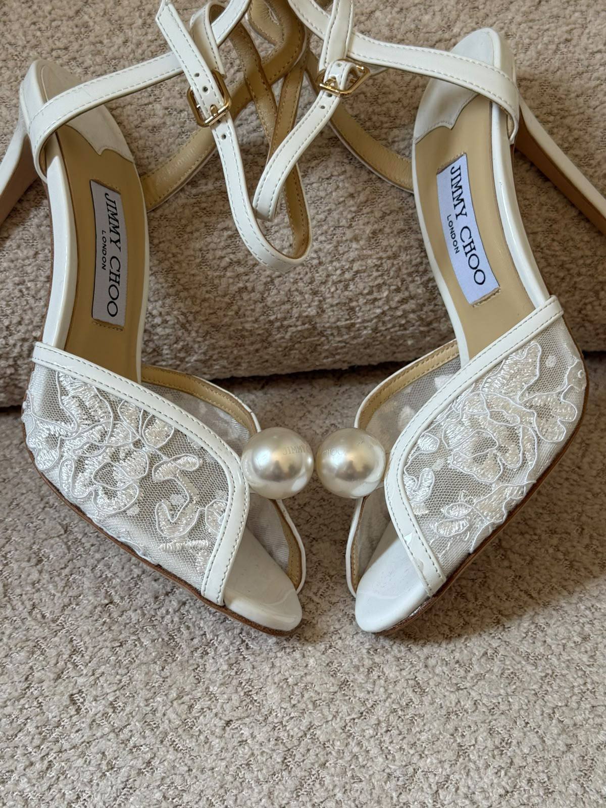 Jimmy choo

𝐒𝐢𝐳𝐞𝐬: 𝟑𝟔 — 𝟒𝟏
500 dhs🇦🇪🇦🇪

Zain298
♥️♥️♥️