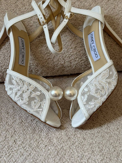 Jimmy choo

𝐒𝐢𝐳𝐞𝐬: 𝟑𝟔 — 𝟒𝟏
500 dhs🇦🇪🇦🇪

Zain298
♥️♥️♥️