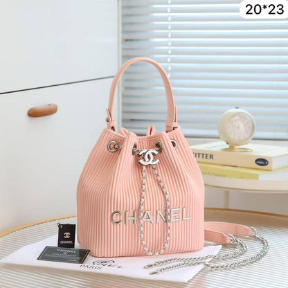 Chanel Bucket

First quality

Size : 20 * 23 cm
95 dhs🇦🇪🇦🇪🇦🇪

Zain115 
♥️♥️♥️