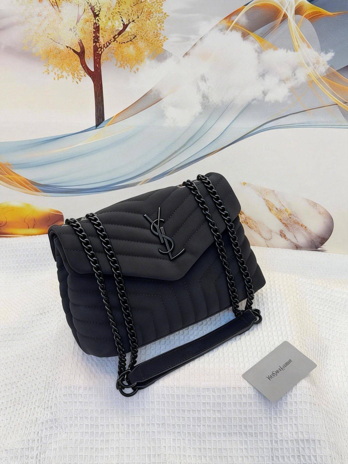 YSL
Best quality
With box’s
🎁🎁🎁

95 dhs🗽
size 26cm

Zain158
♥️♥️♥️