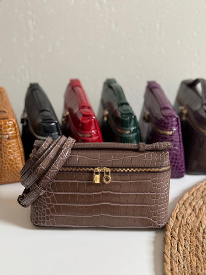 LORO PIANA
20cm
350 dhs✅
Top quality 
With box🎁

Zain167
♥️♥️♥️