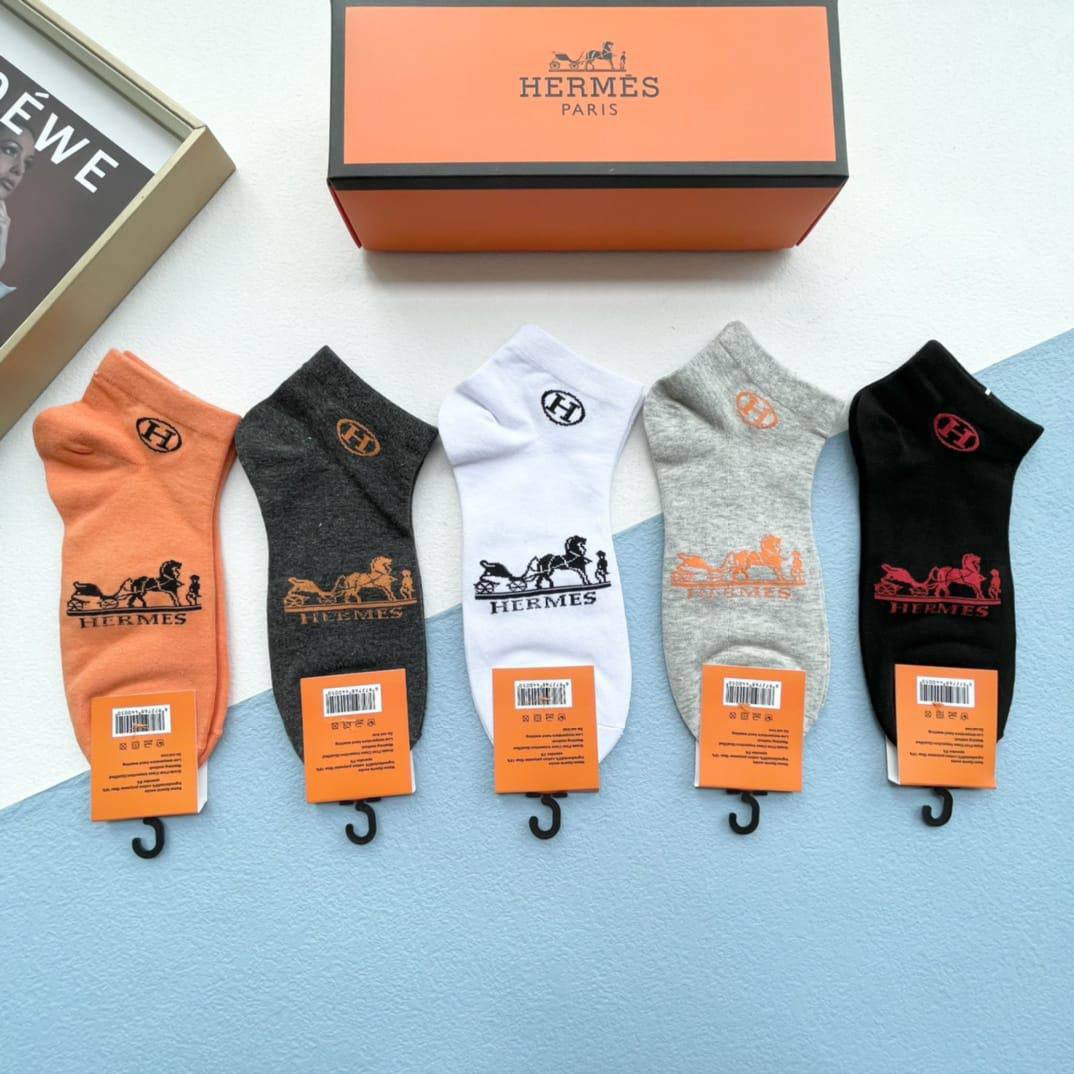 NEW CAME
SOCKS 
GOOD QUALITY 
40 dhs✅
(IN ONE BOX 5 PAIRS)

Zain40
♥️♥️♥️
